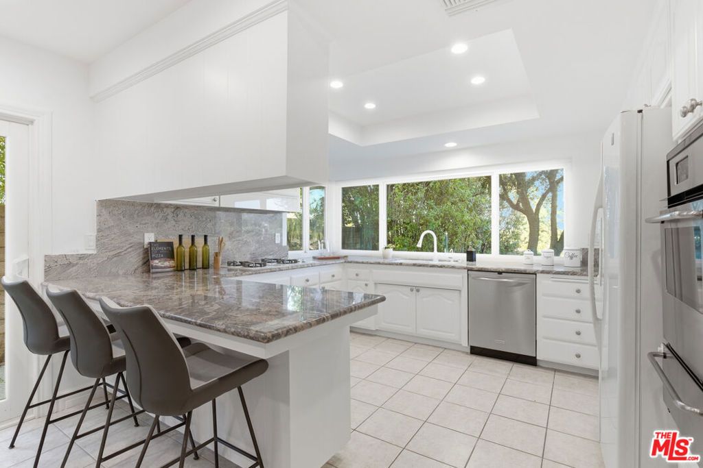 Image 11 of property listing at 4108 Tarrybrae Terrace, Tarzana, CA 91356