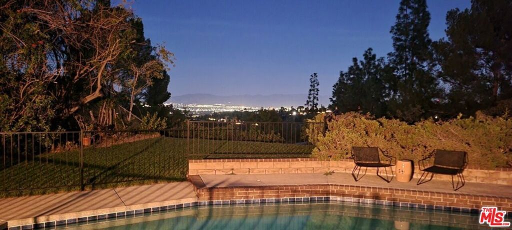 Image 24 of property listing at 4108 Tarrybrae Terrace, Tarzana, CA 91356