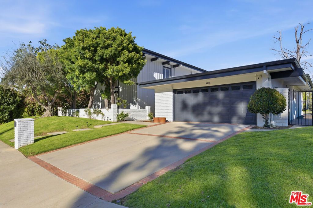Image 3 of property listing at 4108 Tarrybrae Terrace, Tarzana, CA 91356