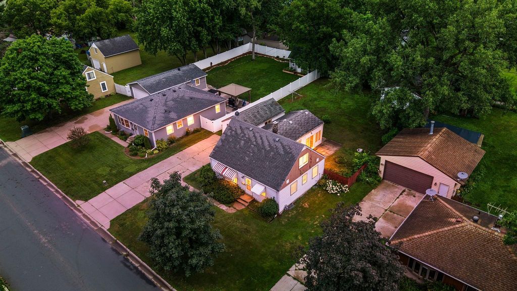 823 Oakwood Drive, Anoka, MN 55303 — exterior