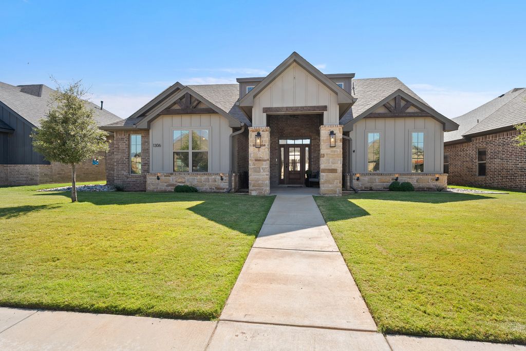 1306 Chaucer Lane, Wolfforth, TX 79382