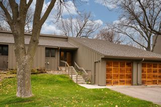 8996 Neill Lake Road, Eden Prairie, MN 55347
