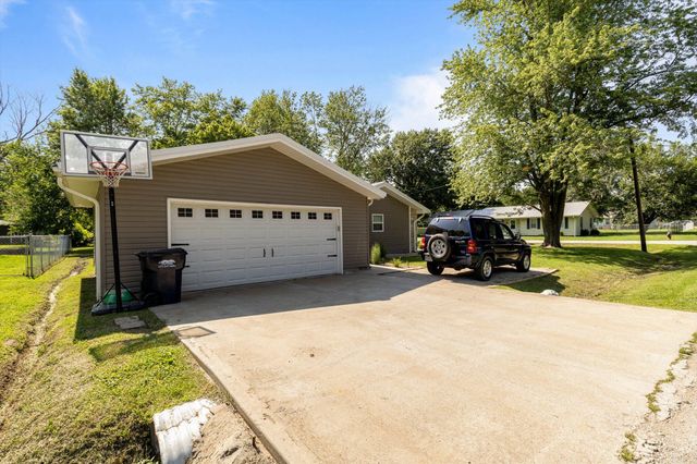 720 East Burford Street, Marshfield, MO 65706