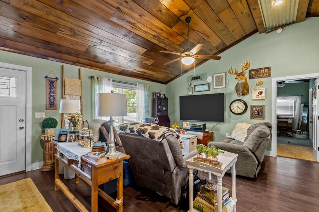 720 East Burford Street, Marshfield, MO 65706