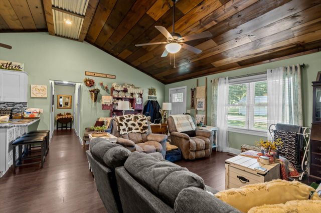 720 East Burford Street, Marshfield, MO 65706