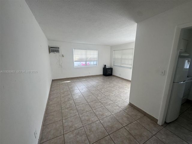 923 SE 2nd Avenue 16, Hallandale Beach, FL 33009