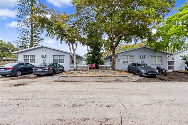 923 SE 2nd Avenue 16, Hallandale Beach, FL 33009