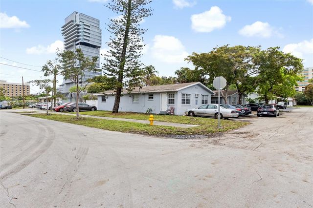 923 SE 2nd Avenue 16, Hallandale Beach, FL 33009
