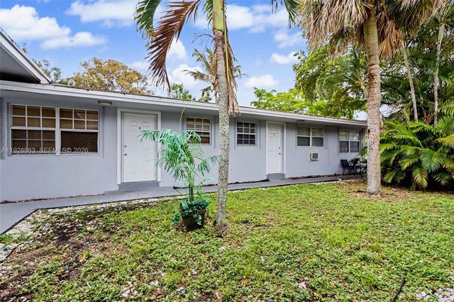 923 SE 2nd Avenue 16, Hallandale Beach, FL 33009