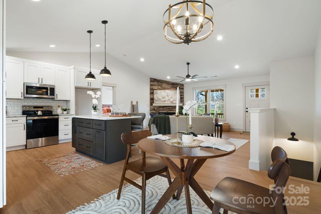 738 Jupiter Road, Weaverville, NC 28787