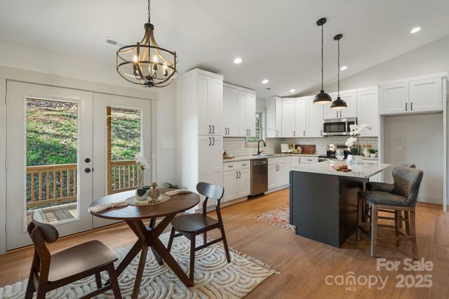 738 Jupiter Road, Weaverville, NC 28787