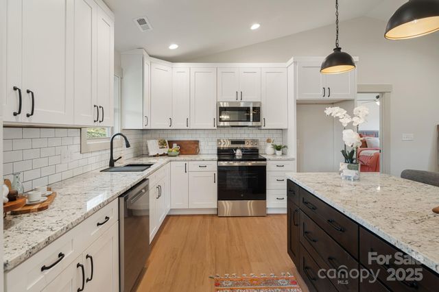 738 Jupiter Road, Weaverville, NC 28787