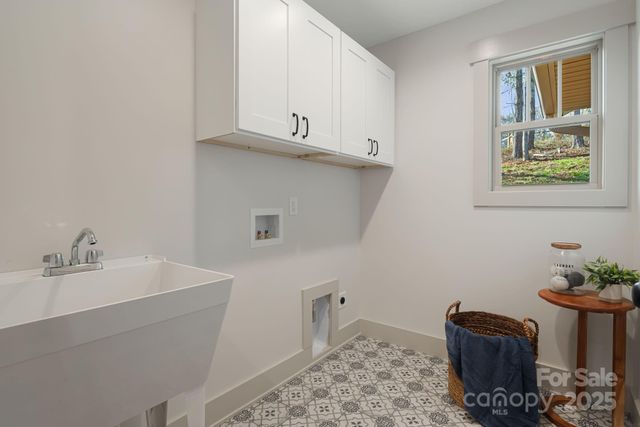 738 Jupiter Road, Weaverville, NC 28787