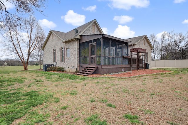 354 Bowling Branch Rd, Cottontown, TN 37048