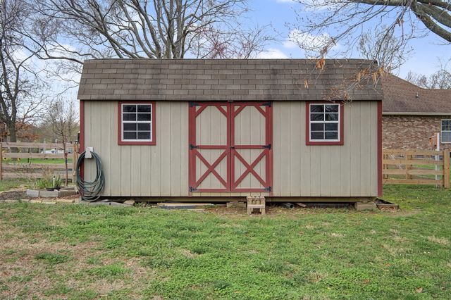 354 Bowling Branch Rd, Cottontown, TN 37048