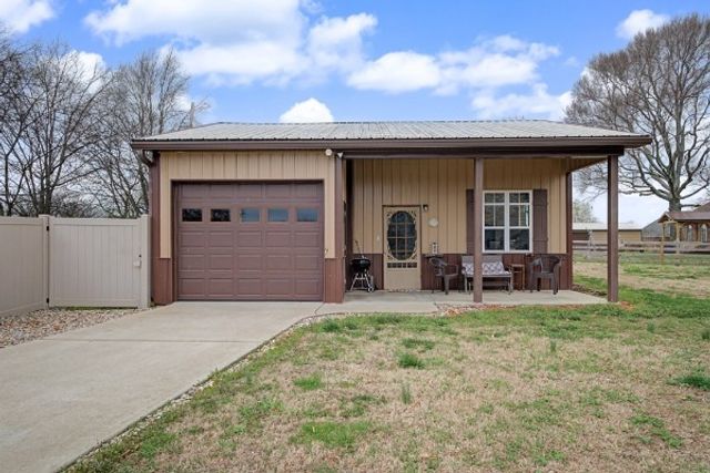 354 Bowling Branch Rd, Cottontown, TN 37048