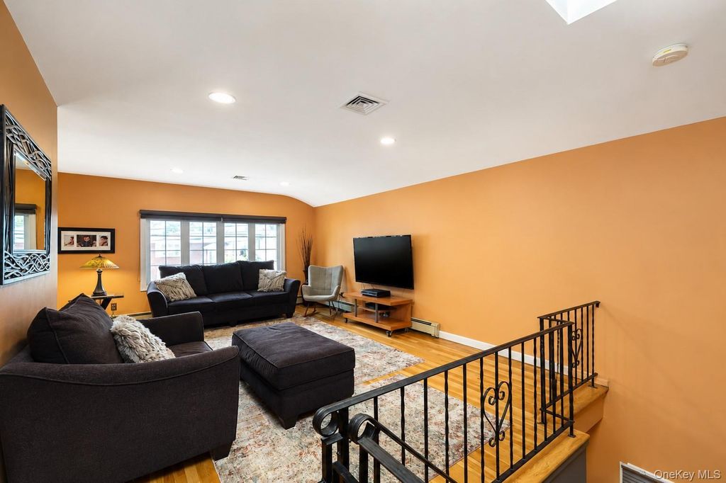 947 Bard Avenue, Staten Island, NY 10301 — photo 2