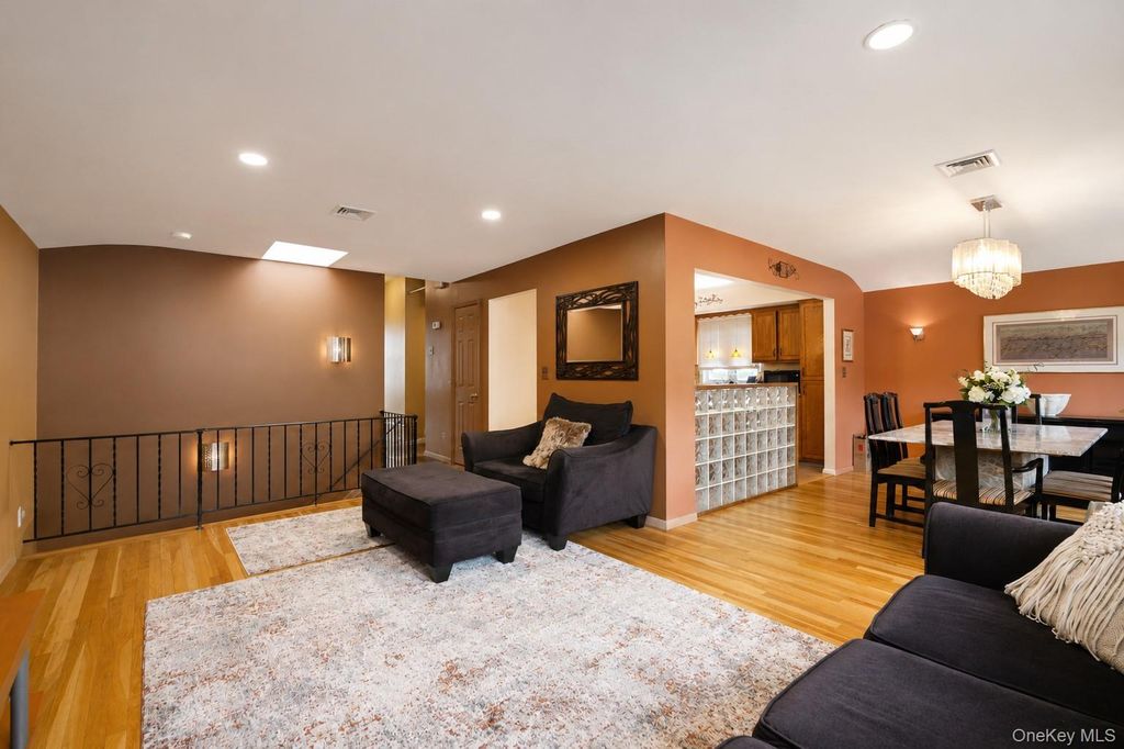 947 Bard Avenue, Staten Island, NY 10301 — photo 4