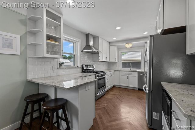 502 W Sunnybrook Drive, Royal Oak, MI 48073