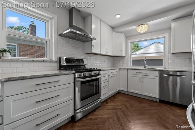 502 W Sunnybrook Drive, Royal Oak, MI 48073