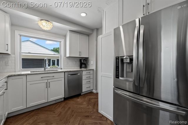 502 W Sunnybrook Drive, Royal Oak, MI 48073