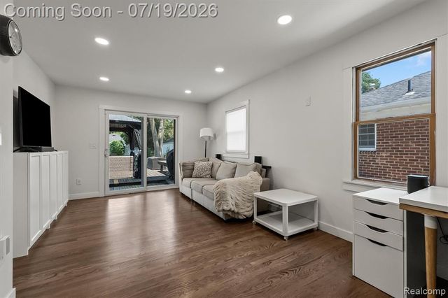 502 W Sunnybrook Drive, Royal Oak, MI 48073