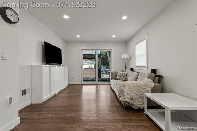502 W Sunnybrook Drive, Royal Oak, MI 48073