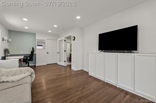 502 W Sunnybrook Drive, Royal Oak, MI 48073