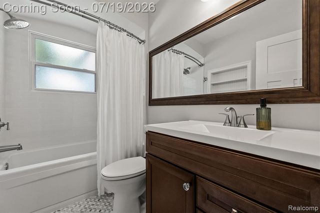 502 W Sunnybrook Drive, Royal Oak, MI 48073