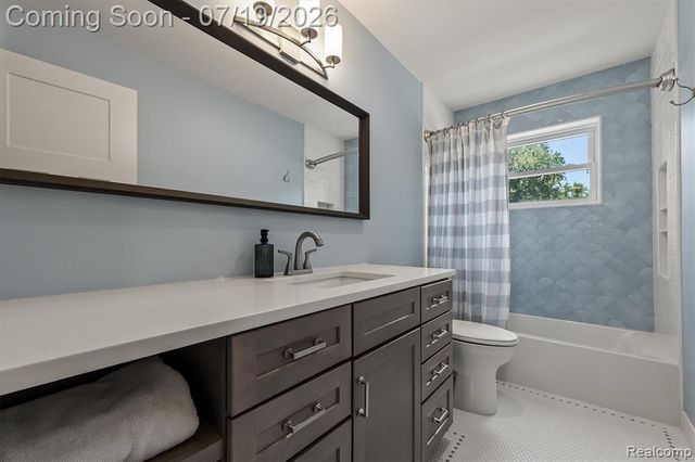 502 W Sunnybrook Drive, Royal Oak, MI 48073