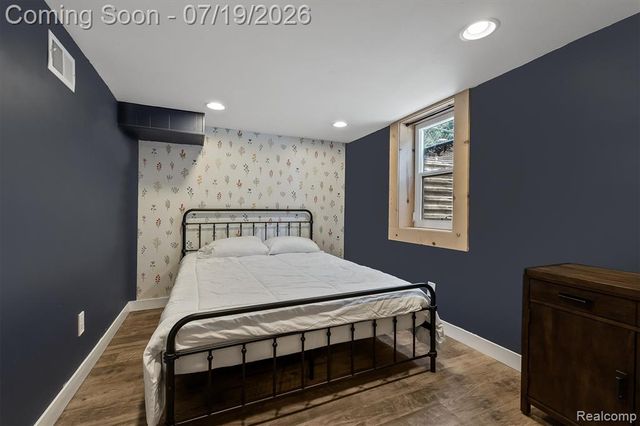 502 W Sunnybrook Drive, Royal Oak, MI 48073