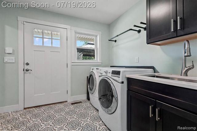 502 W Sunnybrook Drive, Royal Oak, MI 48073