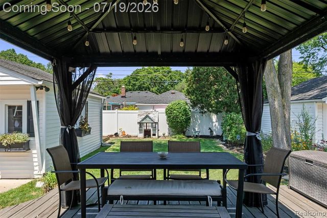 502 W Sunnybrook Drive, Royal Oak, MI 48073
