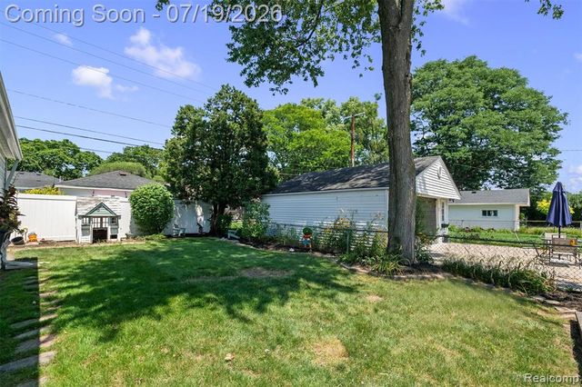 502 W Sunnybrook Drive, Royal Oak, MI 48073