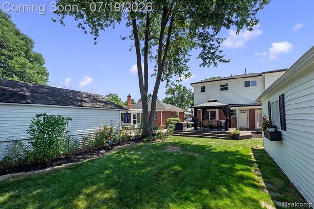 502 W Sunnybrook Drive, Royal Oak, MI 48073