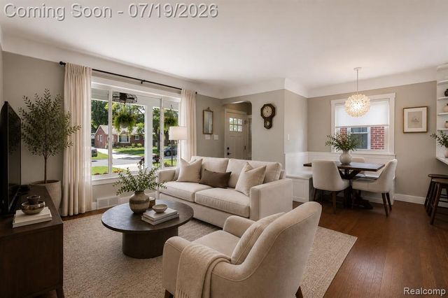 502 W Sunnybrook Drive, Royal Oak, MI 48073