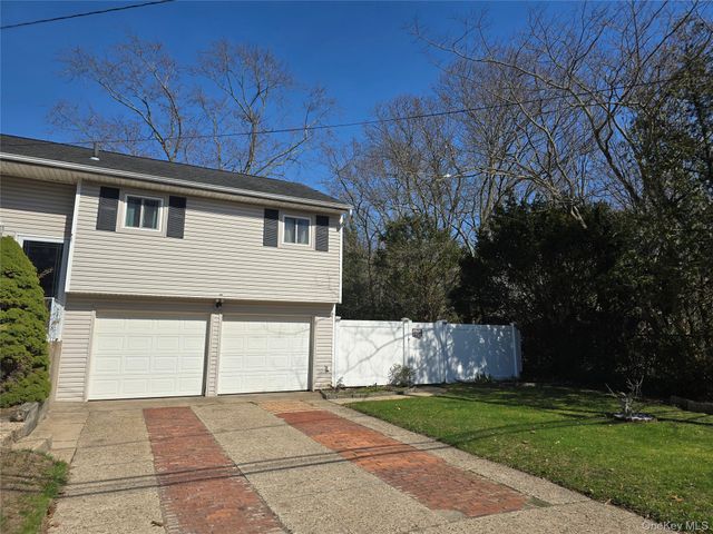 43 Newtown Avenue, Selden, NY 11784