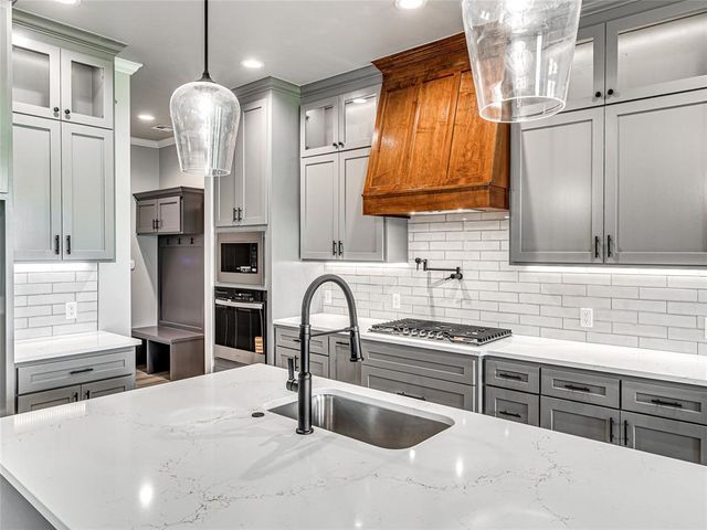 401 Braxton Way, Yukon, OK 73099
