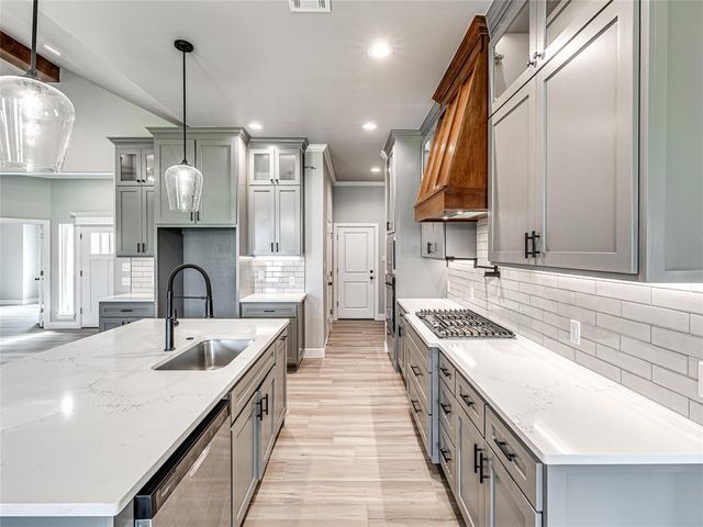 401 Braxton Way, Yukon, OK 73099