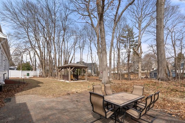 14 Wood Dr, Norwood, MA 02062