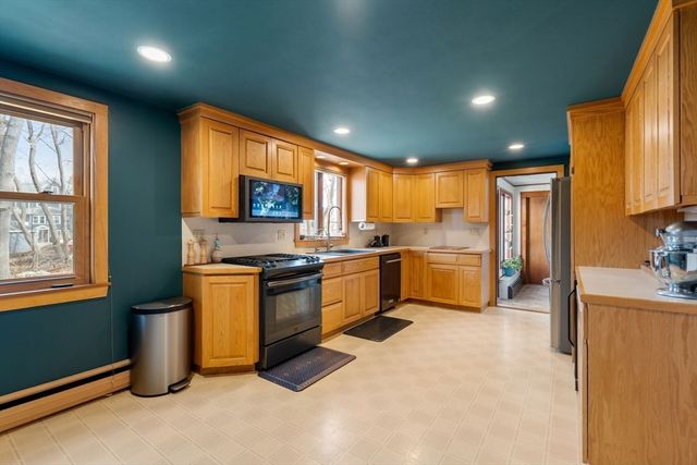 14 Wood Dr, Norwood, MA 02062