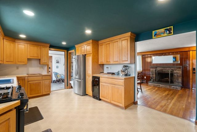 14 Wood Dr, Norwood, MA 02062