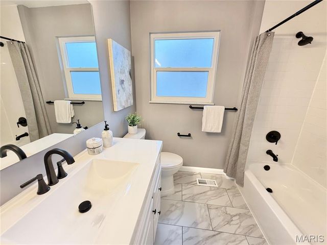 1956 Lakehurst Drive, St Louis, MO 63146