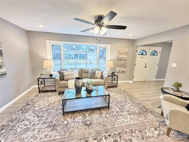 1956 Lakehurst Drive, St Louis, MO 63146