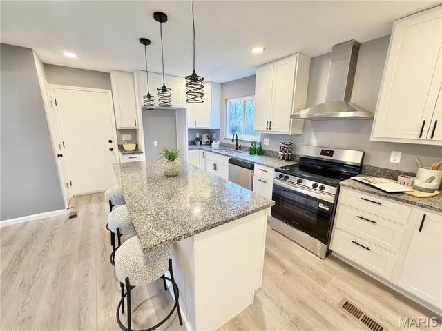 1956 Lakehurst Drive, St Louis, MO 63146