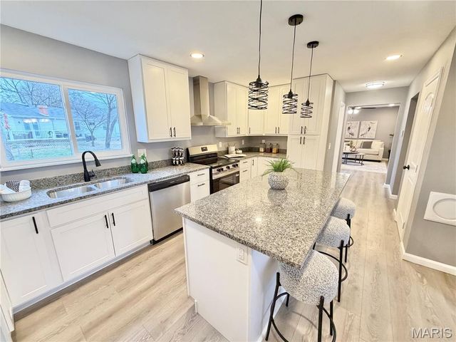 1956 Lakehurst Drive, St Louis, MO 63146