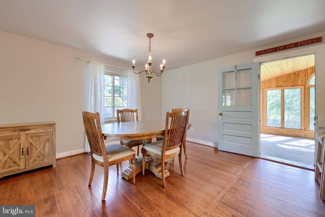 1411 VESTA DR, Harrisburg, PA 17112
