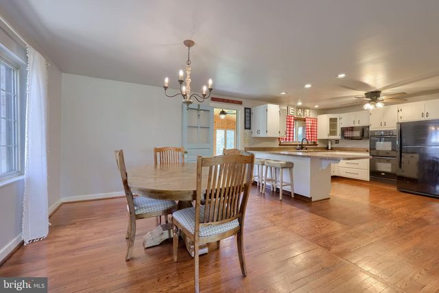1411 VESTA DR, Harrisburg, PA 17112