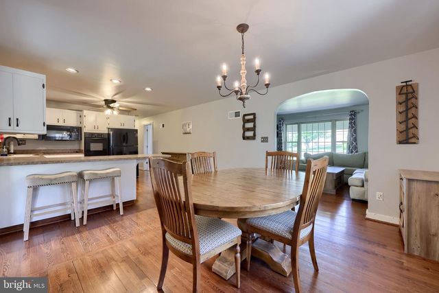 1411 VESTA DR, Harrisburg, PA 17112