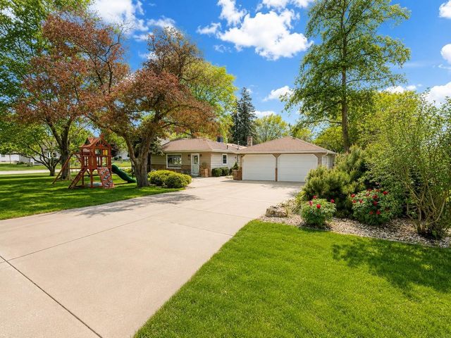 1310 Lilac Lane, Cedar Falls, IA 50613